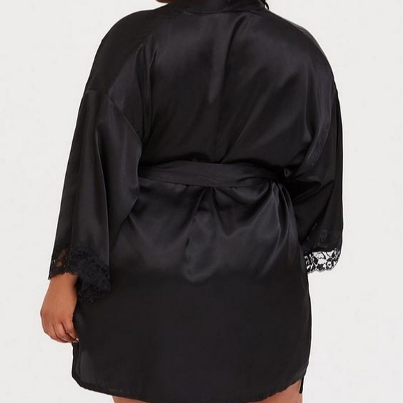 ๐HP๐ NWT Torrid Black Satin & Lace Short Lingerie Robe, size 4 ๐ค - Picture 3 of 8